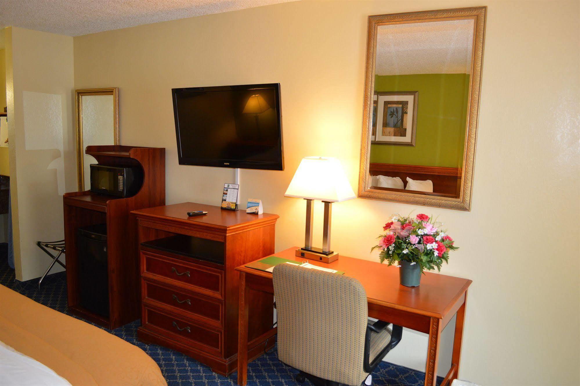 Quality Inn Midtown Саванна Экстерьер фото